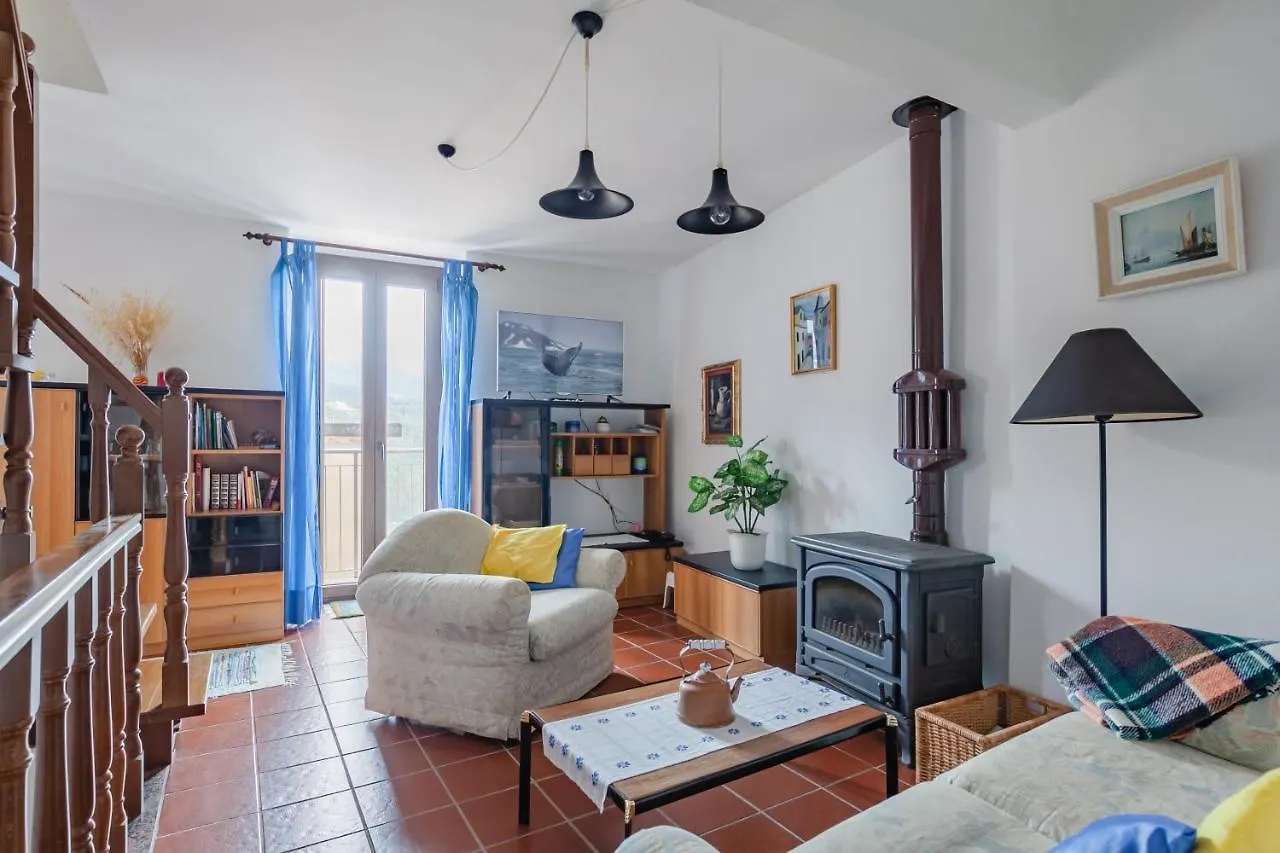 Volastra Cozy Apt - With Terrace & Seaview